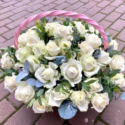 корзина с белыми розами - купить с доставкой в Липецке
