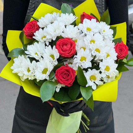 Букет с розами и хризантемами "Волшебство" - заказ с достакой с доставкой в Липецке